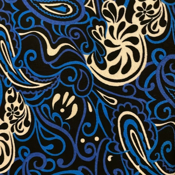 Size small. Soft fabric. Perfect for business casual. Tank top. - Picture 2 of 2